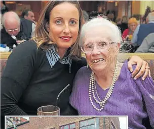  ?? Pictures: CASCADE NEWS ?? Waitress Sonia welcomes Doreen back into Cafe Tomassi, left, after she raised the alarm to save the elderly regular
