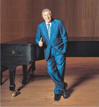  ?? FOTO: KALSEY BENNETT ?? „Ich freue mich auf alles, was passiert“, sagt der 90-jährige Musiker Tony Bennett. Seine Werkschau „Tony Bennett Celebrates 90“(Sony Music) ist eben erschienen.