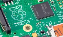  ?? Zoltan Kiraly / Shuttersto­ck.com ?? Close-up de um Raspberry Pi Modelo-B Rev2