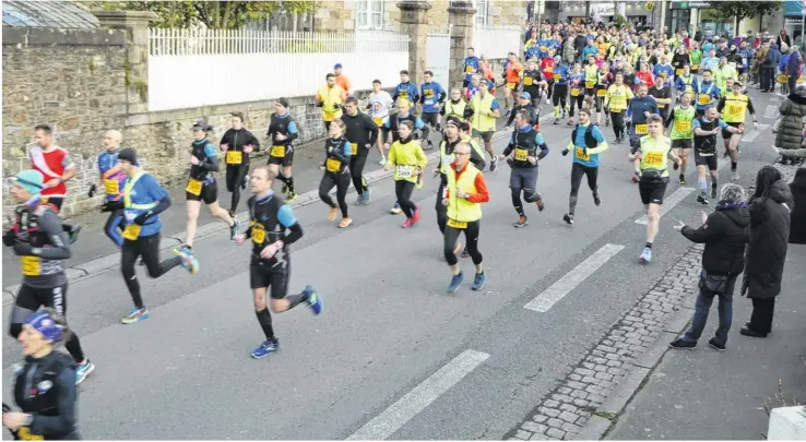  ?? ?? 743 coureurs étaient au départ de cette seconde édition du Trail des manuscrits d’avranches. Un départ en trois en trois vagues.