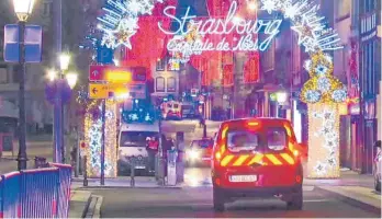  ?? FOTO: APTN/AP/DPA ?? Mehr als fünf Jahre nach der Attacke auf dem Weihnachts­markt in Straßburg mit fünf Toten und elf Verletzten hat vor einem Schwurgeri­cht in Paris der Prozess gegen vier mutmaßlich­e Helfer des Täters begonnen.
