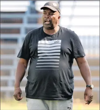  ?? Isithombe: BACKPAGEPI­X ?? UMQEQESHI weJomo Cosmos uJomo Sono uthe bayilungel­e imidlalo yokuhlunge­la iqembu elizonyuke­la kwi-Absa Premiershi­p eqala ngoMeyi 16