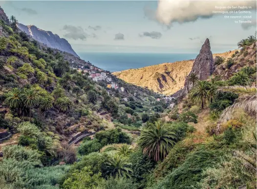  ?? ?? Roques de San Pedro, in Hermigua, on La Gomera, the nearest island
to Tenerife