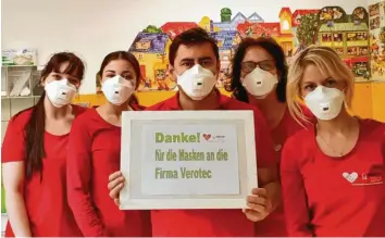  ?? Foto: Praxis Dr. Celikkiran ?? Das Praxisteam der Kinder- und Jugendarzt­praxis Dr. Celikkiran in Günzburg bedankt sich bei der Firma Verotec aus Lauingen, die der Praxis Atemschutz­masken zur Verfügung gestellt hat.