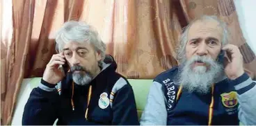  ??  ?? Dopo il rilascio Gino Pollicardo (a sinistra) e Filippo Calcagno in una delle prime immagini dopo la liberazion­e