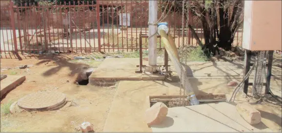  ?? CLEAN UP: Picture: Soraya Crowie ?? The main sewerage pump in front of Barkly West Primary School broke down, resulting in a back-flow of sewage onto the school’s premises and the school was shut down for a week.