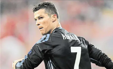  ?? Foto: Profimedia.cz ?? Roztrpčená portugalsk­á hvězda Cristiano Ronaldo dává najevo, že nezůstane v Realu Madrid ani ve Španělsku. Dojde k rozchodu?