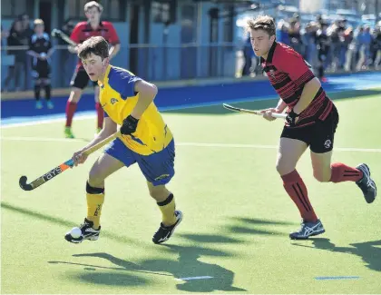  ?? PHOTO: GREGOR RICHARDSON ?? On the chase . . . Southern Dogs’ Finn Ward attempts to cross with Canterbury Cavaliers’ Andrew Ross in pursuit during their game at the hockey turf in Dunedin yesterday afternoon.