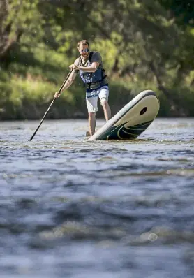  ?? Daniel Brenner, Special to The Denver Post ?? Stand-up paddleboar­der John Blackshire heads downstream on June 3 in Grant-frontier Park.
