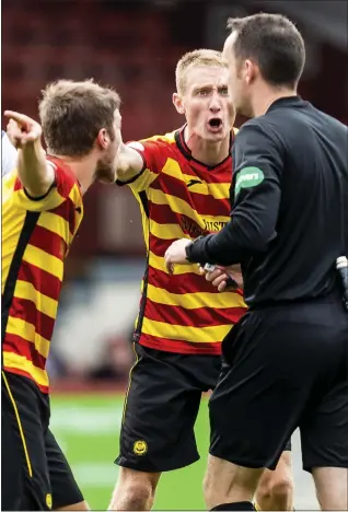  ??  ?? Blair Spittal (left) and Chris Erskine let referee Barry Cook know exactly how they feel over ‘ghost goal’ call