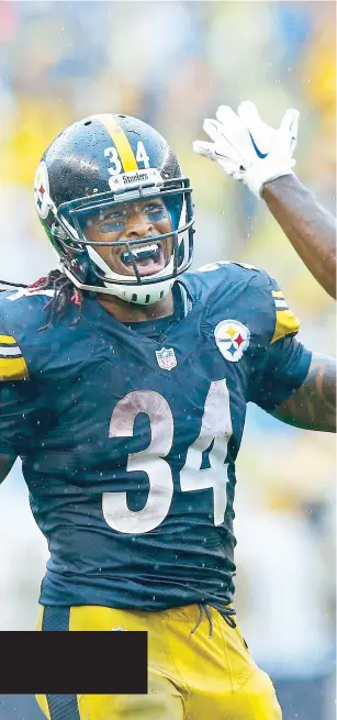  ??  ?? El corredor DeAngelo Williams (34) y el 'wide receiver' Antonio Brown son piezas instrument­ales en la ofensiva de los Steelers de Pittsburgh.