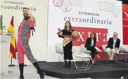  ?? J. VENTURA ?? El Gato con Jotas arrancó Fitur con un gran espectácul­o en el estand de Extremadur­a en Fitur,