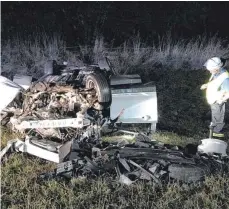  ?? FOTO: DANIEL HÄFELE ?? Das Auto überschlug sich in der Folge des Zusammenpr­alls mehrmals.