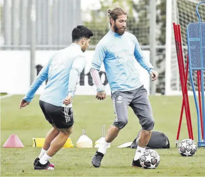  ?? REALMADRID.COM ?? Sergio Ramos, con el balón en el entrenamie­nto del Real Madrid de ayer.