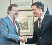  ?? EMILIO NARANJO / EFE ?? Rajoy y Sánchez, ayer en el Congreso