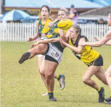  ?? ?? Goondiwind­i’s Shaye Easton impressed in her round 1 performanc­e against Coolaroo. Picture: Nev Madsen