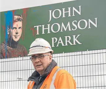  ?? Picture: Rick Booth. ?? Ian MacLachlan, maintenanc­e manager of the 3G pitch at John Thomson Park, beside a paint-smeared sign.