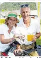 ??  ?? Golf-Doppel: Leonhard Stock mit Freundin Gundula und Hubsi Neuper mit Frau Claudia (o. re.)