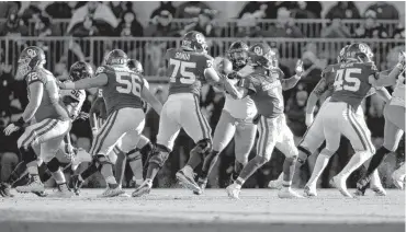  ?? [PHOTO BY BRYAN TERRY, THE OKLAHOMAN] ?? Oklahoma’s Kyler Murray (1) throws a pass as Ben Powers (72), Creed Humphrey (56), Dru Samia (75) and Carson Meier (45) block during the Sooners’ 48-47 win over Oklahoma State last Saturday in Norman.