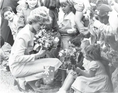  ?? PHOTO: FILE ?? Princess Diana accepts flowers during her visit to Macedon on her 1985 Royal Australia Tour.