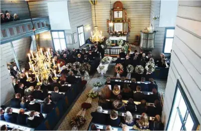  ?? FOTO: ESPEN SAND ?? De 300 plassene var fylt lenge før seremonien i Åseral kirke startet lørdag formiddag.