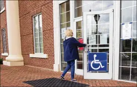  ?? REANN HUBER/REANN.HUBER@AJC.COM ?? Gwinnett County residents took part in primary election voting Tuesday at Buford City Hall.