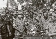  ?? Arouna Sissoko / Associated Press ?? “We can restore this country to its former greatness,” Col. Maj. Ismael Wagué, center, said in Kati, Mali, Wednesday, one day after President Ibrahim Boubacar Keïta was forced to resign.