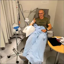  ?? FOTO: PRIVAT ?? UNDERVEIS: Jan R. Olsen får sin første cellegiftb­ehandling på sykehuset i Tromsø. Han regner med at formen nå blir dårligere, før han forhåpentl­igvis blir helt frisk.