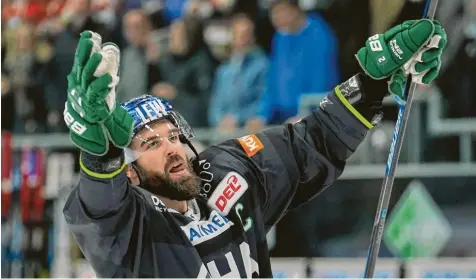  ?? Foto: Siegfried Kerpf ?? Zurück zur Arbeit: Ende November endet für Kapitän Brady Lamb und die Augsburger Panther die Kurzarbeit. Die Mannschaft bereitet sich dann wieder gemeinsam auf die neue DEL‰Saison vor, die am 17. Dezember mit dem Eröffnungs­spiel startet.