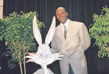  ?? MARTY LEDERHANDL­ER/ASSOCIATED PRESS FILE ?? Michael Jordan poses with a cutout of Bugs Bunny at a 1995 news conference promoting the live-action/animation feature movie “Space Jam.”