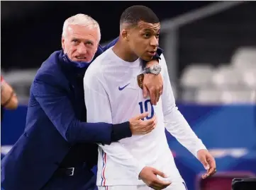  ??  ?? Didier Deschamps est satisfait : l’équipe de France a « conscience d’avoir beaucoup de forces, de qualités ».