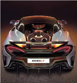  ??  ?? CADA 600LT SE ENSAMBLARÁ A MANO EN EL CENTRO DE PRODUCCIÓN MCLAREN DE WOKING, SURREY