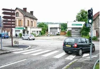  ??  ?? La station-service Elan va céder la place à un giratoire de 30 mètres de diamètre.