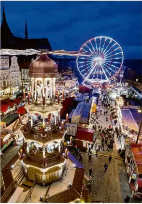  ?? Foto: Bernd Wüstneck/dpa ?? Auch der Weihnachts­markt in Rostock galt einst als besonders stimmungsv­oll.