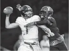  ?? Craig Moseley / Staff photograph­er ?? Grant Gunnell, left, of St. Pius X will lead the Panthers against Dallas Bishop Dunne in a nationally televised game on ESPNU.