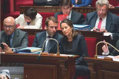  ??  ?? 1. En octobre 2014, à l’Assemblée nationale avec Emmanuel Macron, durant la session hebdomadai­re des questions au gouverneme­nt.2. En Laponie   nlandaise, à Ivalo, en tant que nouvelle ambassadri­ce chargée de la négociatio­n internatio­nale pour les pôles arctique et antarctiqu­e, avec l’explorateu­r français Gilles Elkaïm, le 16 novembre 2017. 1