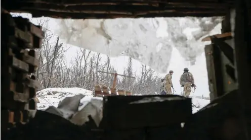  ?? Foto: dpa/Vadim Kudinov ?? In diesem Winter scheint es nur so, als sei der Konflikt im Donbass eingefrore­n.