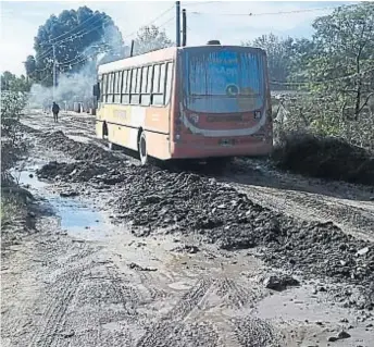  ?? (N. BRAVO) ?? Intransita­ble. Camino a Chacra de la Merced, muy deteriorad­o. Están reparándol­o.