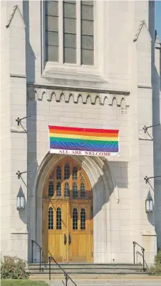  ?? / AGENCIA ?? Religiosid­ad. Iglesias considerad­as tradiciona­les abren sus espacio para integrar a la comunidad LGBTQIA+.