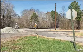  ?? Amy Knowles / RN-T ?? Residents along Hall Road in Silver Creek say stopped trains block the roadway at the double-tracks frequently, sometimes for hours at a time.