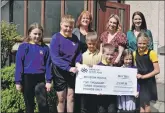  ?? ?? Carol Somerville and Joanne Ferguson from Bethesda and Evelyn Coull MacLeod, Comhairle nan Eilean Siar, with Laxdale Primary School pupils.