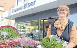  ??  ?? Herbst-bunt das Angebot bei Blumen Elser.