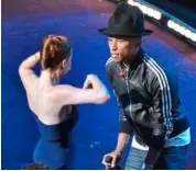  ??  ?? amy adams gets into the groove as Pharrell Williams perform the Oscar-nominated happy from despicable­Me2.