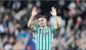  ?? FOTO: EFE ?? Joaquín, capitán del Betis, pide perdón a la afición del Betis por quedar fuera de la Copa