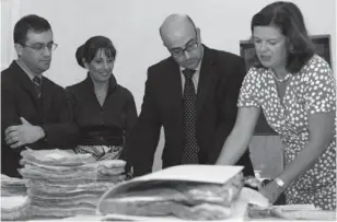  ??  ?? Minister Dr Jason Azzopardi (third from left) during a recent visit to the Notarial Archives in Valletta, together with (from left) Acting Chief Notary to Government Dr Paul Callus, Dr Joan Abela, and HSBC Malta Foundation deputy Chairperso­n Sarah...