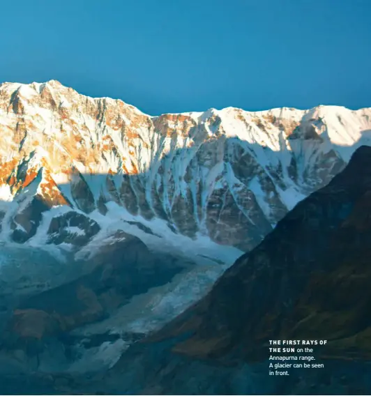  ??  ?? THE FIRST RAYS OF THE SUN on the Annapurna range. A glacier can be seen in front.