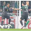  ?? FOTO: DPA ?? Alassane Plea (l.) jubelt mit Lars Stindl in Bremen.