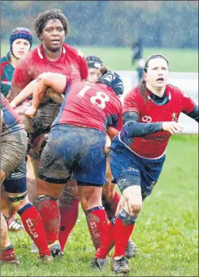  ?? Picture: Matthew Walker FM3525720 Buy this picture from kentonline.co.uk ?? Aylesford Bulls in action against Lichfield Ladies