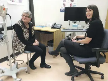  ?? KEITH GEREIN/EDMONTON JOURNAL ?? Dr. Ainslie Hildebrand, right, talks with patient Anne Goltz about the new Glomerulon­ephritis Clinic at the University of Alberta Hospital.