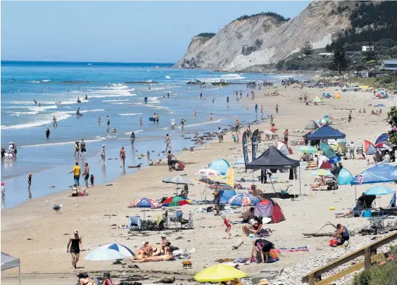  ?? Photo / NZME ?? New Zealand beaches often look pristine but that is not always the case. This was the scene at Waimarama Beach in Hawke’s Bay yesterday.